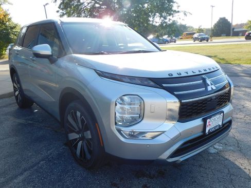 New 2025 Mitsubishi Outlander SE image 7