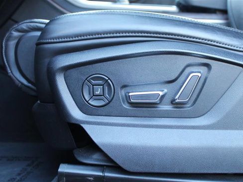 Used 2020 Audi Q8 Prestige w/ Prestige Package image 12