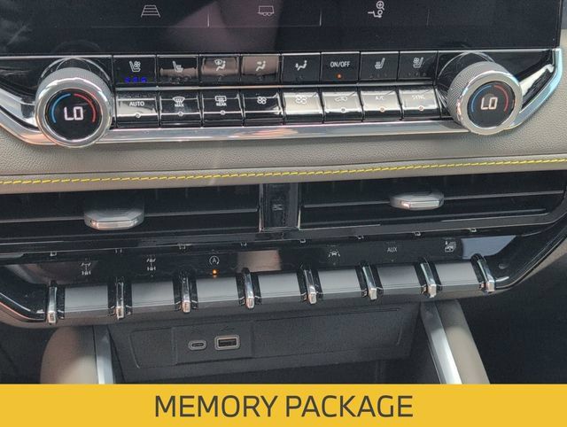 Used 2024 Chevrolet Colorado ZR2 w/ ZR2 Convenience Package III AWD/4WD image 21