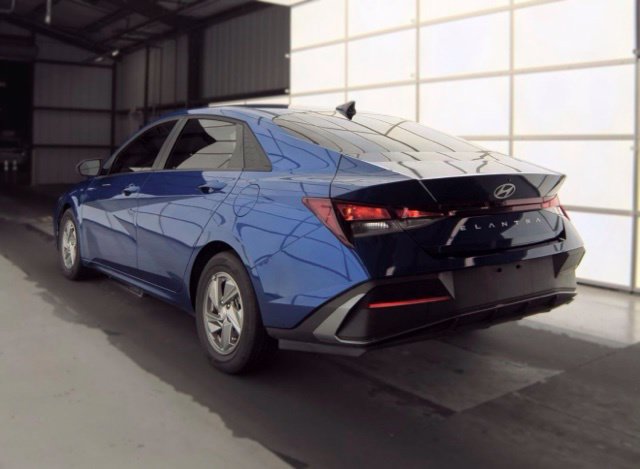 Certified 2026 Hyundai Elantra SE FWD image 8