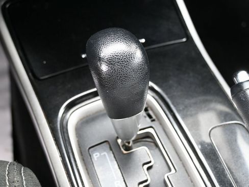 Used 2018 Mitsubishi Outlander ES image 32