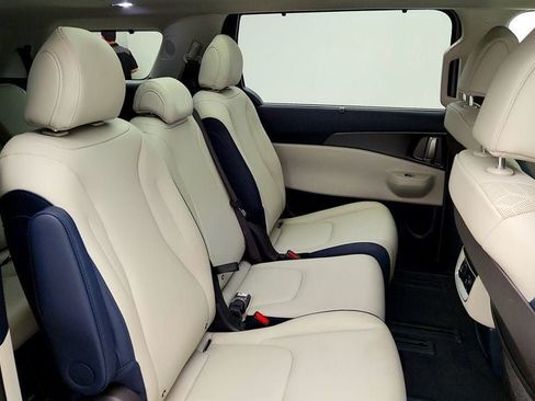 Used 2026 Kia Carnival SX w/ SX Dark Edition Package FWD image 23