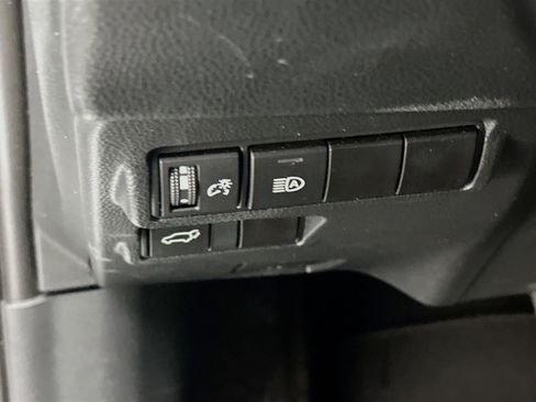 Used 2024 Toyota Corolla Cross XLE w/ Convenience Package image 17