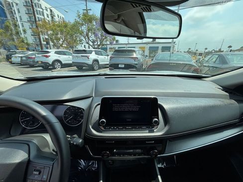 Used 2025 Nissan Rogue SV FWD image 38