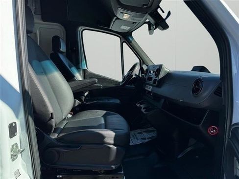 Used 2025 Mercedes-Benz Sprinter 2500 image 16
