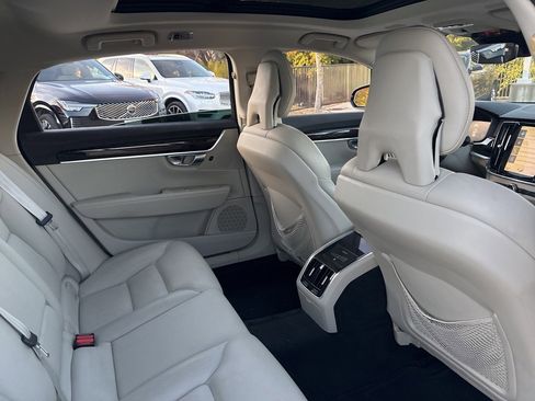 Used 2018 Volvo S90 T5 Momentum w/ Convenience Package image 9