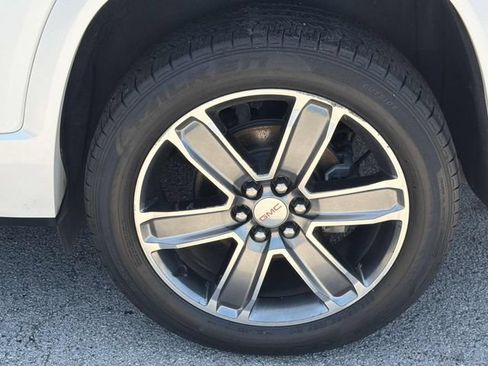 Used 2017 GMC Acadia Denali w/ Technology Package FWD image 11