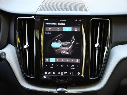 New 2025 Volvo XC60 B5 Plus w/ Protection Package Premier image 24