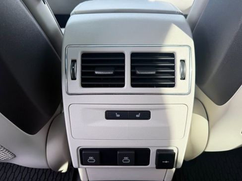 Used 2024 Jaguar F-PACE R-Dynamic S image 28