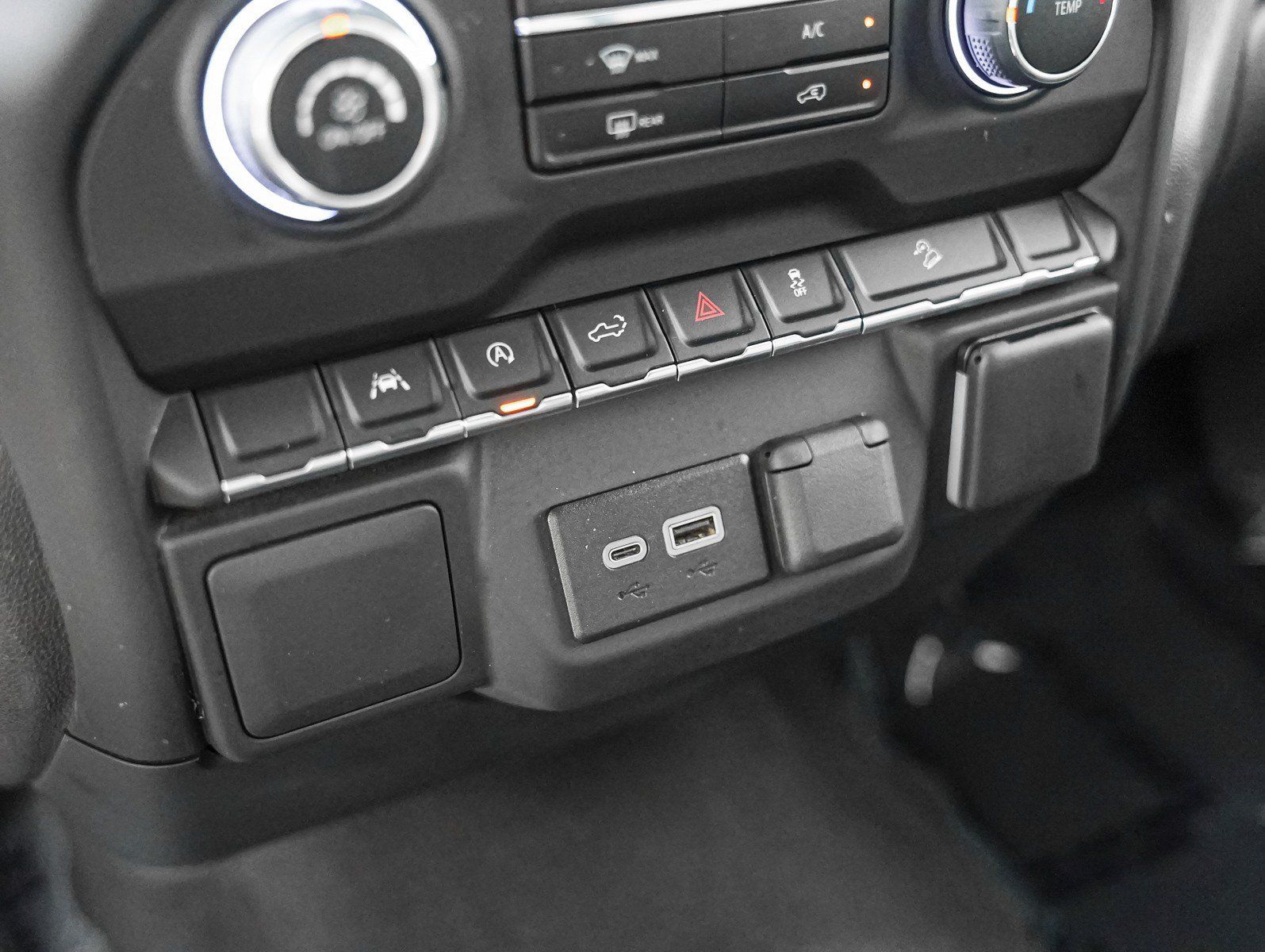 Used 2024 Chevrolet Silverado 1500 Custom Trail Boss w/ Turbomax Blackout Package AWD/4WD image 21