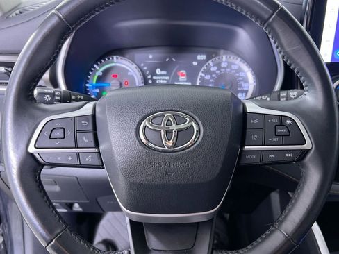 Used 2023 Toyota Highlander Bronze Edition image 16