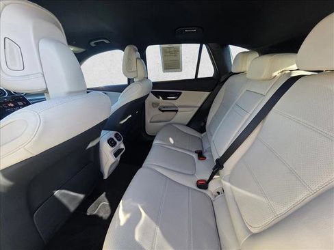 Used 2025 Mercedes-Benz GLC 300 4MATIC image 18