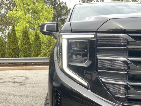 Used 2022 GMC Sierra 1500 Elevation w/ Elevation Premium Package image 12