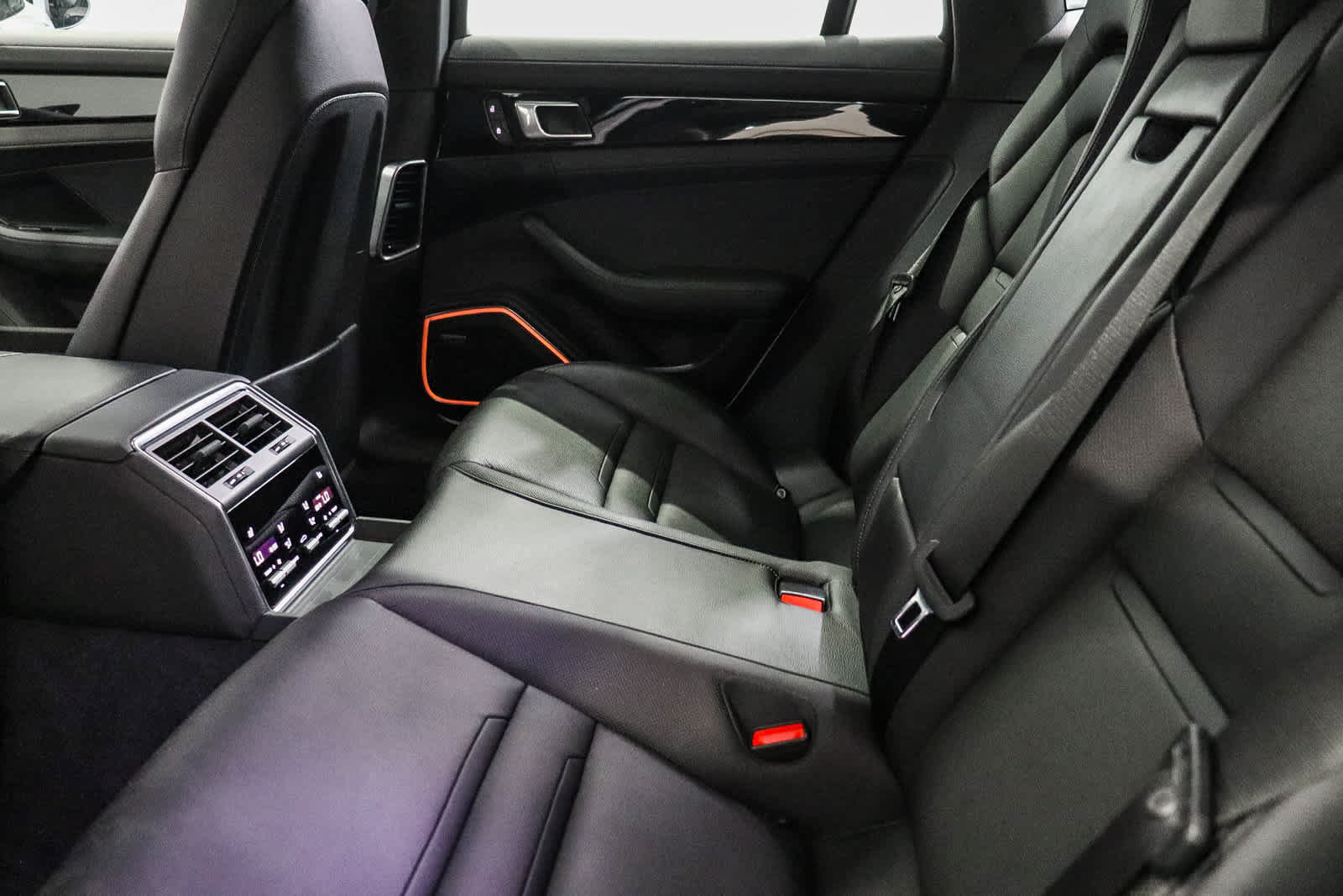 Used 2022 Porsche Panamera RWD image 23
