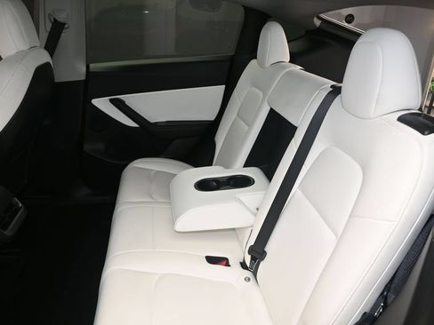 Used 2021 Tesla Model Y 2WD image 13