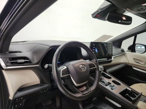 Certified 2022 Toyota Sienna XLE image 47