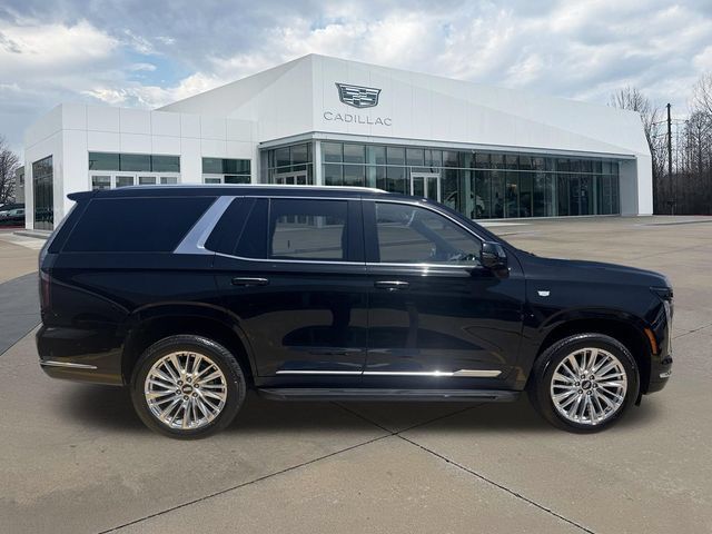 Used 2025 Cadillac Escalade Premium Luxury AWD/4WD image 2