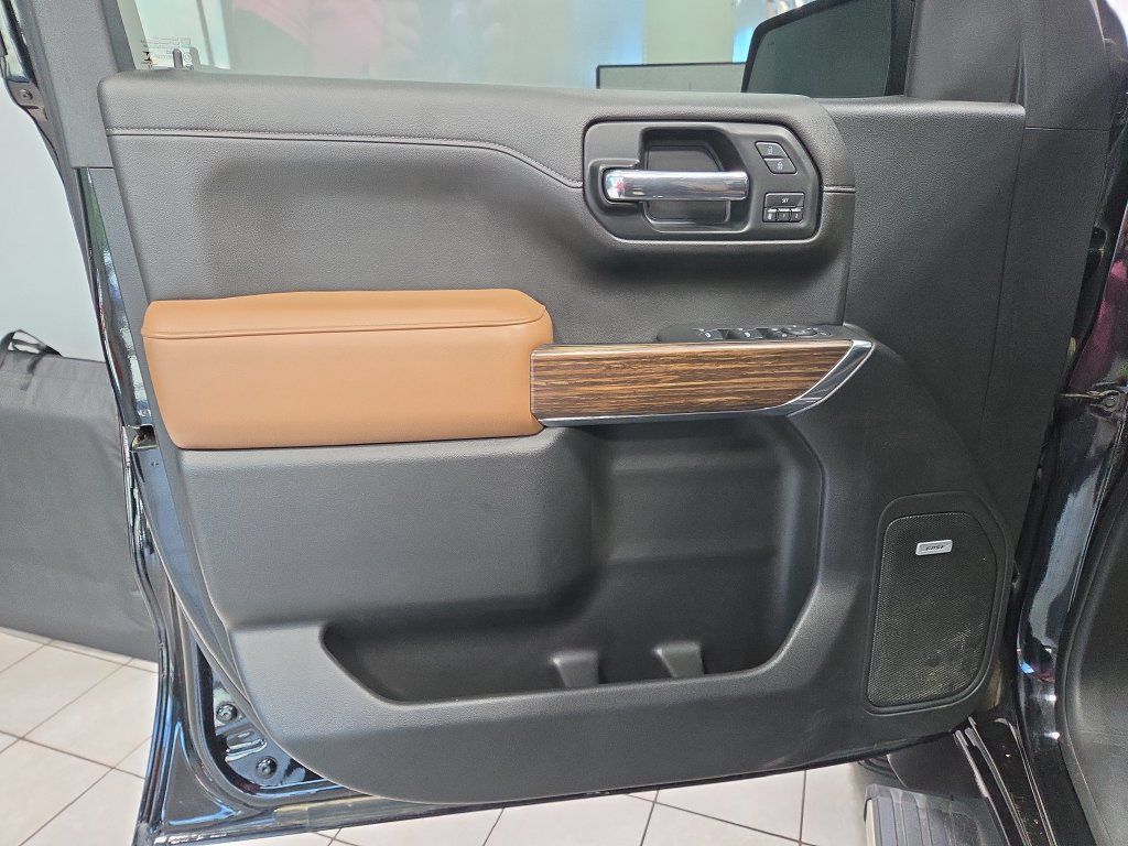 Used 2019 Chevrolet Silverado 1500 High Country w/ Technology Package AWD/4WD image 40