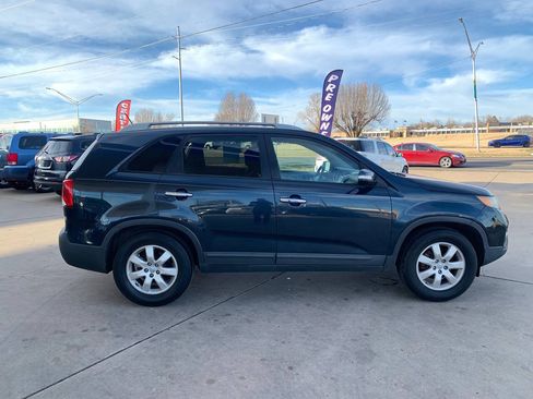Used 2012 Kia Sorento LX w/ Convenience Pkg FWD image 8
