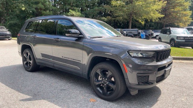 Used 2023 Jeep Grand Cherokee L Laredo AWD/4WD image 2