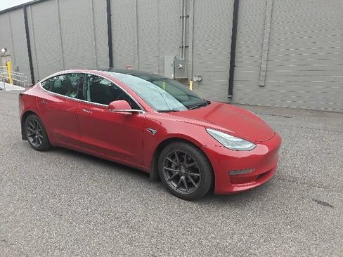 Used 2020 Tesla Model 3 Standard Range Plus RWD image 1