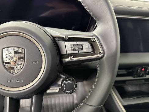 Certified 2025 Porsche Macan Turbo Electric AWD/4WD image 40