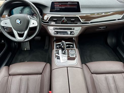 Used 2020 BMW 740i image 12