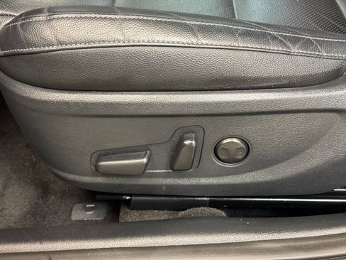 Used 2019 Kia Cadenza Technology image 10