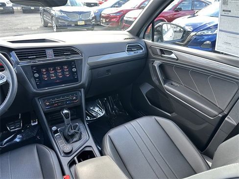 Used 2023 Volkswagen Tiguan SE R-Line image 17