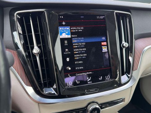 Used 2021 Volvo S60 T5 Momentum image 23