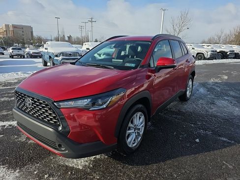 Used 2022 Toyota Corolla Cross LE image 3