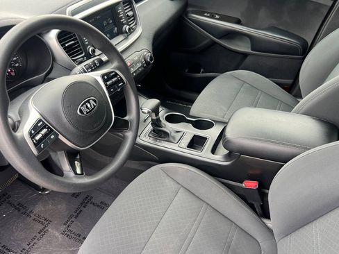 Used 2020 Kia Sorento LX image 10