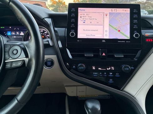 Used 2021 Toyota Camry XLE image 17