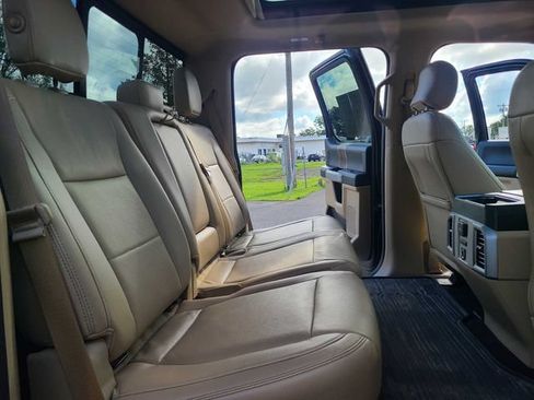 Used 2015 Ford F150 Lariat w/ Equipment Group 502A Luxury AWD/4WD image 27