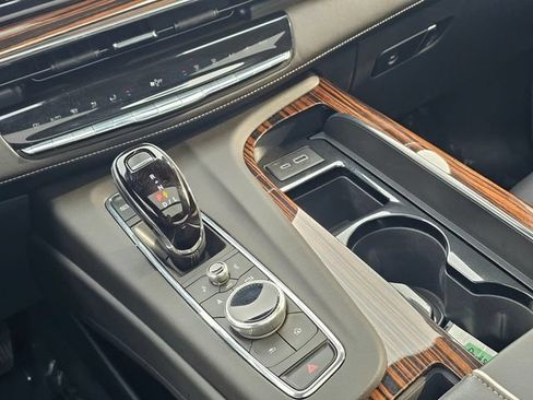 Used 2023 Cadillac Escalade ESV Premium Luxury w/ Performance Package AWD/4WD image 31