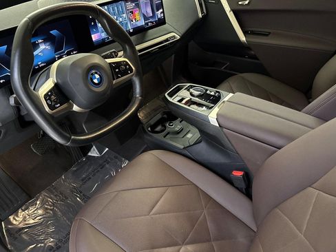 Used 2023 BMW iX xDrive50 w/ Sport Package AWD/4WD image 4