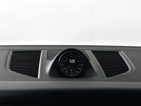 Certified 2026 Porsche Macan AWD/4WD image 25
