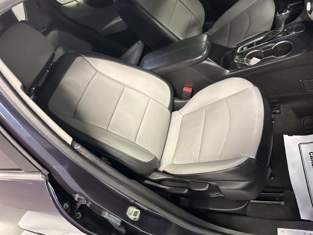 Used 2018 Chevrolet Equinox Premier FWD image 23