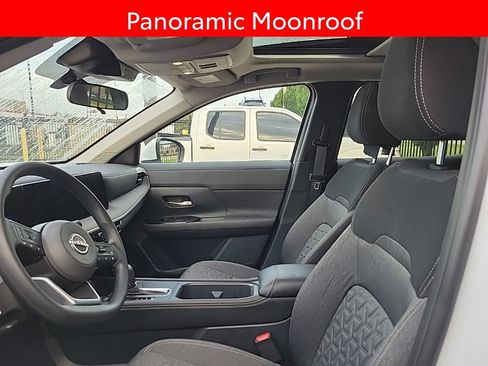 Used 2025 Nissan Kicks SV w/ SV Premium Package AWD/4WD image 6