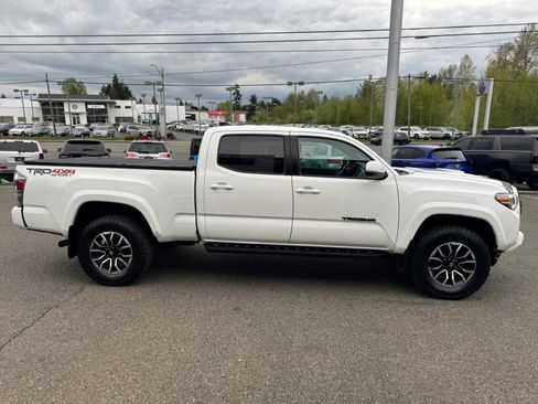 Used 2021 Toyota Tacoma SR5 AWD/4WD image 6