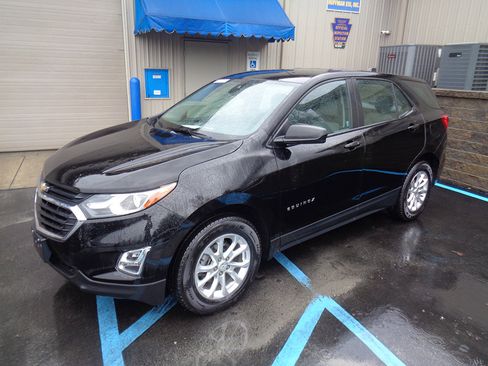 Used 2020 Chevrolet Equinox LS w/ LPO, Floor Liner Package AWD/4WD image 1