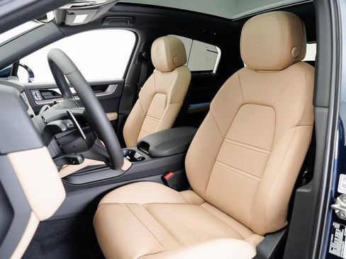 New 2025 Porsche Cayenne Coupe image 5