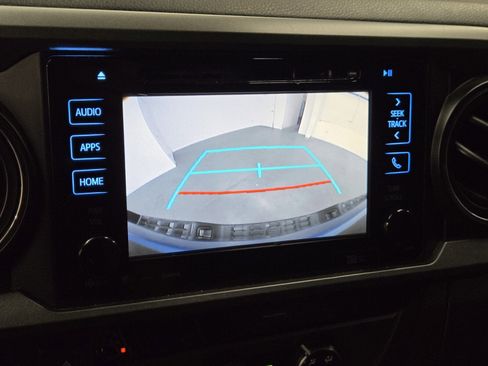 Used 2018 Toyota Tacoma TRD Sport image 19