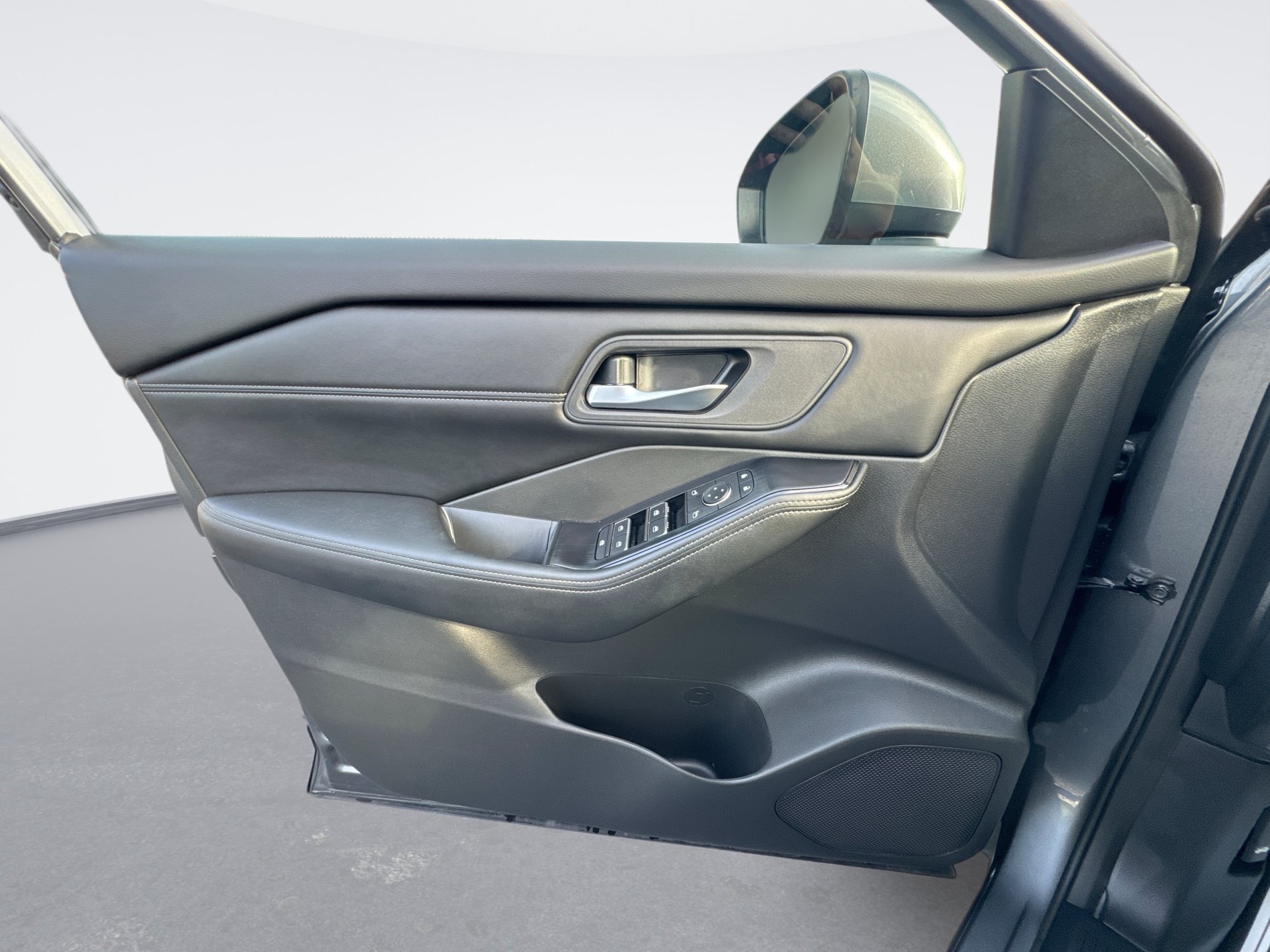Certified 2026 Nissan Rogue SL FWD image 30