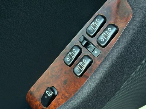 Used 2001 Mercedes-Benz S 55 AMG image 40