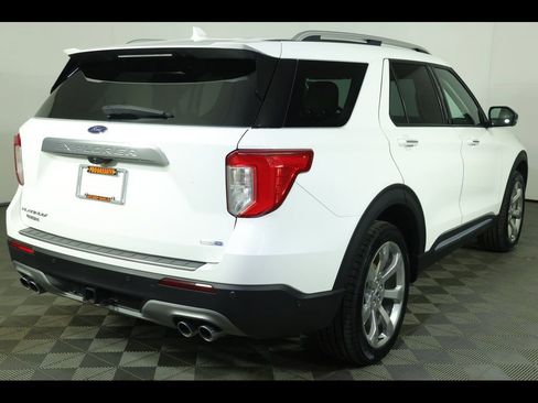 Used 2020 Ford Explorer Platinum w/ Premium Technology Package image 18