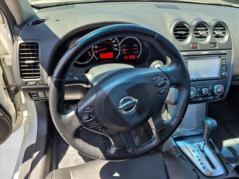 Used 2011 Nissan Altima Hybrid Sedan w/ Premium Pkg FWD image 11