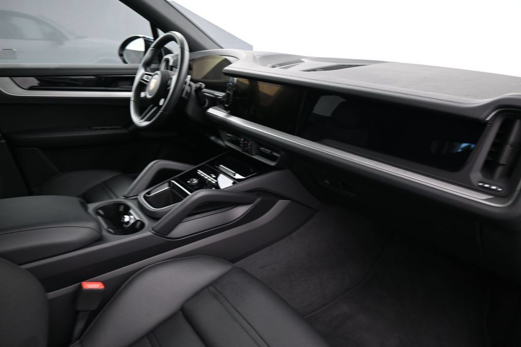 Certified 2026 Porsche Cayenne AWD/4WD image 13