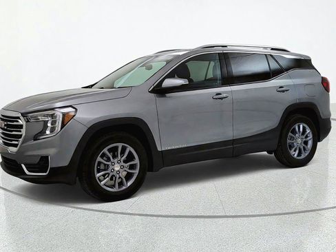 Used 2024 GMC Terrain SLT AWD/4WD image 3