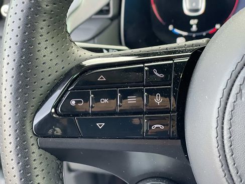 New 2025 Maserati Grecale Modena image 8